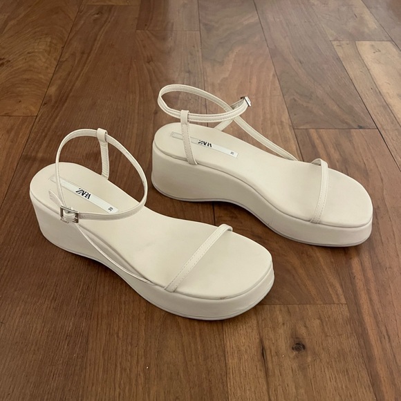 Ecru Strappy Flat Form Shoes Size 39 - Picture 3 of 5